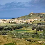 Prázdninový dům A Lovely 4br Townhouse In Gozo With Pool By 360 Estates Għarb