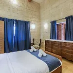 Dom wakacyjny A Lovely 4br Townhouse In Gozo With Pool By 360 Estates Għarb