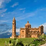Dom wakacyjny A Lovely 4br Townhouse In Gozo With Pool By 360 Estates *