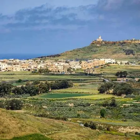 펜션 A Lovely 4br Townhouse In Gozo With Pool By 360 Estates 가르브