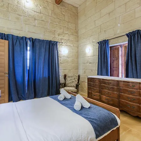 Nyaraló A Lovely 4br Townhouse In Gozo With Pool By 360 Estates Għarb