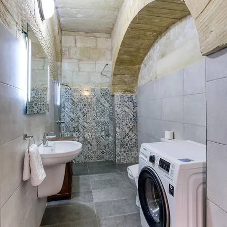 Nyaraló A Lovely 4br Townhouse In Gozo With Pool By 360 Estates