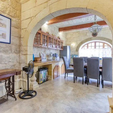 A Lovely 4br Townhouse In Gozo With Pool By 360 Estates Għarb