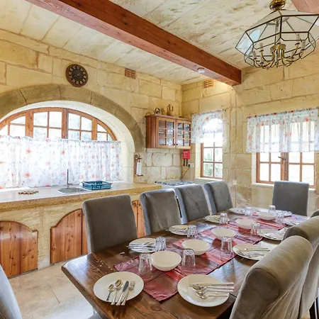 A Lovely 4br Townhouse In Gozo With Pool By 360 Estates Nyaraló Għarb