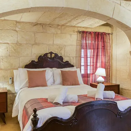 Dom wakacyjny A Lovely 4br Townhouse In Gozo With Pool By 360 Estates