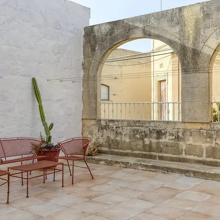 Dom wakacyjny A Lovely 4br Townhouse In Gozo With Pool By 360 Estates Għarb