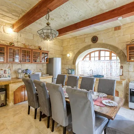 A Lovely 4br Townhouse In Gozo With Pool By 360 Estates * Għarb