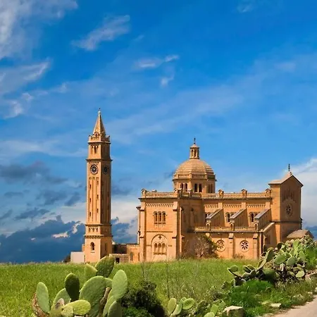 펜션 A Lovely 4br Townhouse In Gozo With Pool By 360 Estates *