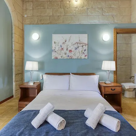 A Lovely 4br Townhouse In Gozo With Pool By 360 Estates Nyaraló
